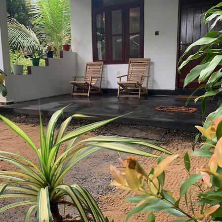 Manju Homestay Sigiriya Bagian luar foto