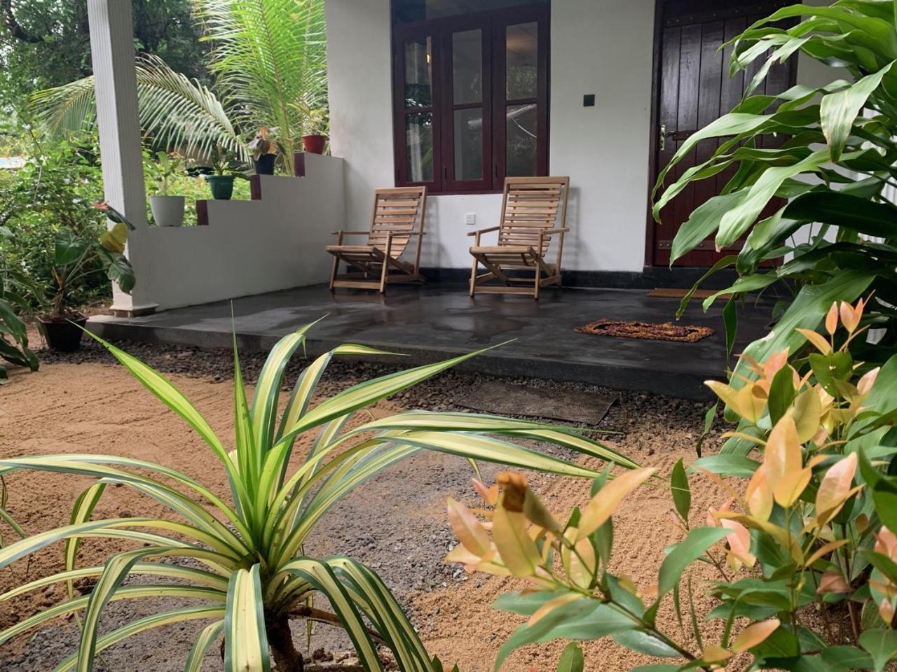 Manju Homestay Sigiriya Bagian luar foto