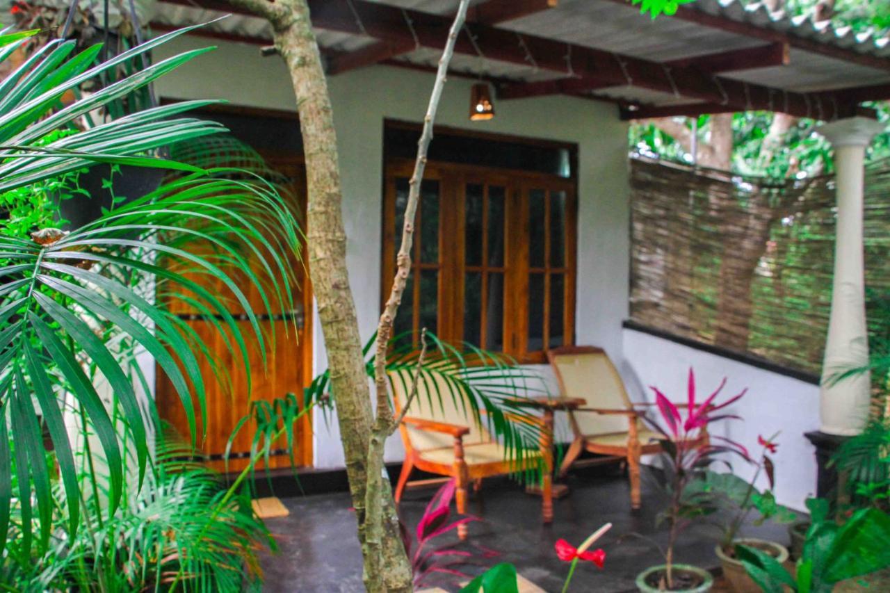 Manju Homestay Sigiriya Bagian luar foto