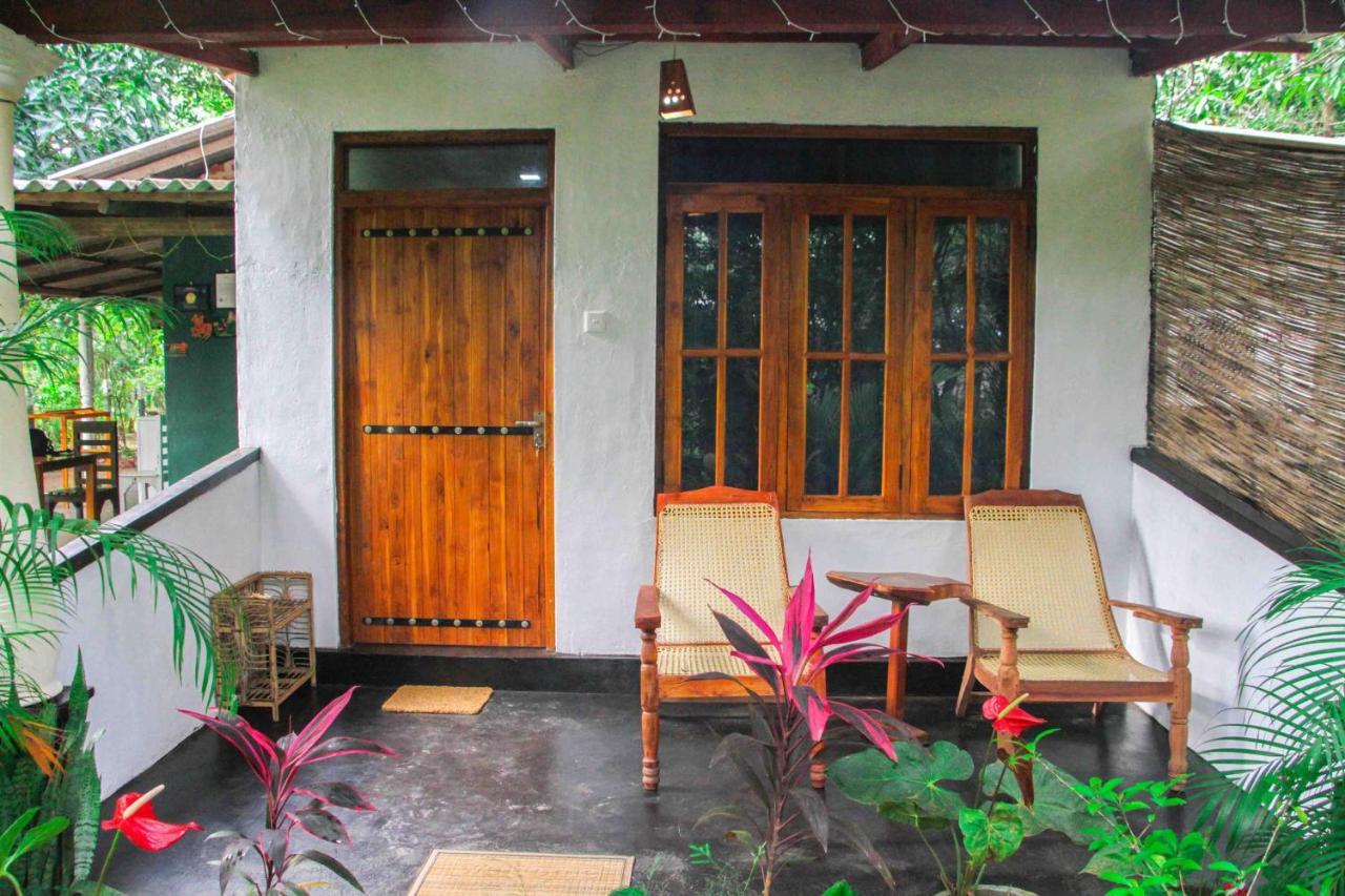 Manju Homestay Sigiriya Bagian luar foto