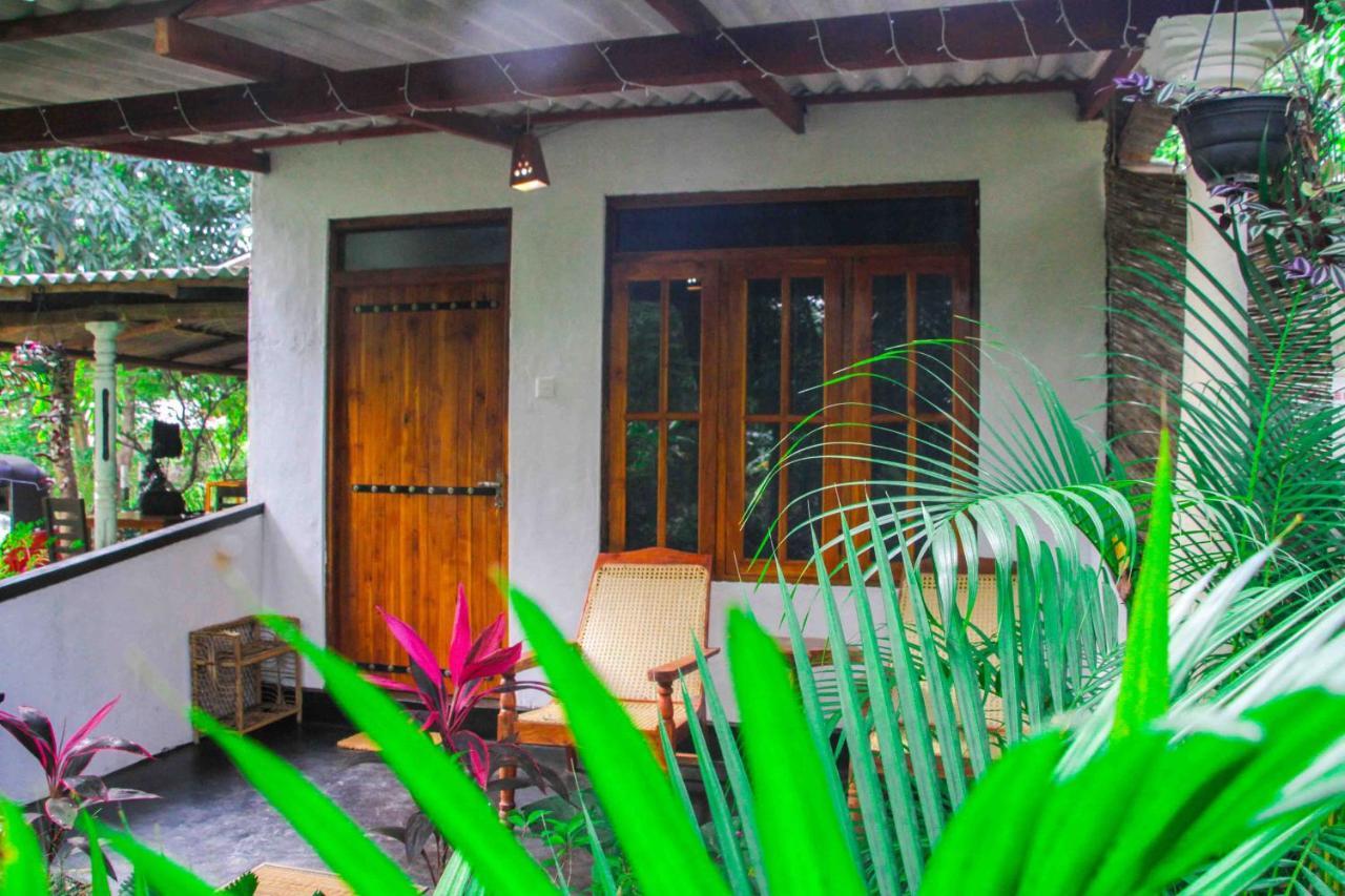 Manju Homestay Sigiriya Bagian luar foto